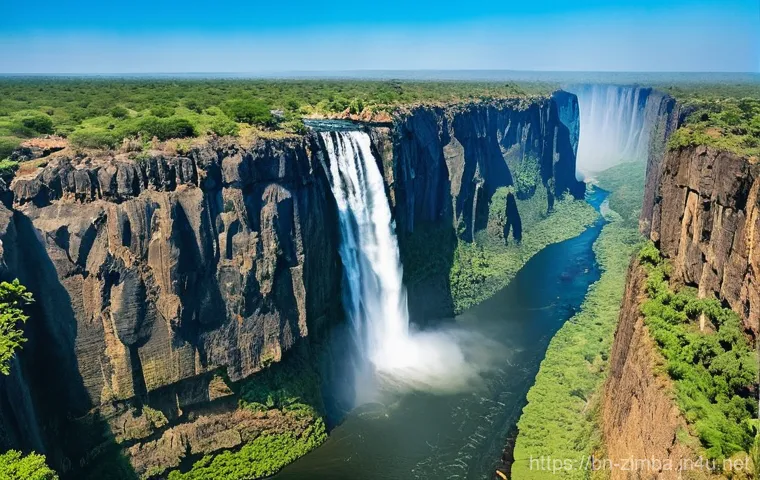 빅토리아 폭포 관광 팁 - 7 kilometers wide. A dense, ethereal spray, referred to as 'Mosi-oa-Tunya' (The Smoke That Thunders)...